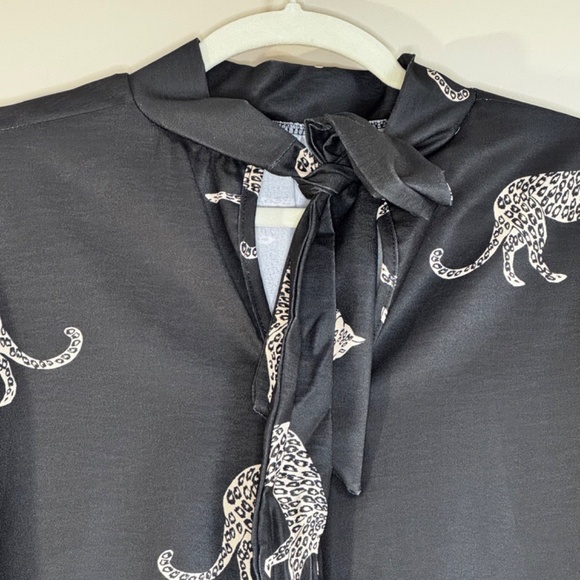 Pixi + Ivy Leopard One Size Top high Collar with Tie Animal Print Oversized Boxy - Picture 4 of 5